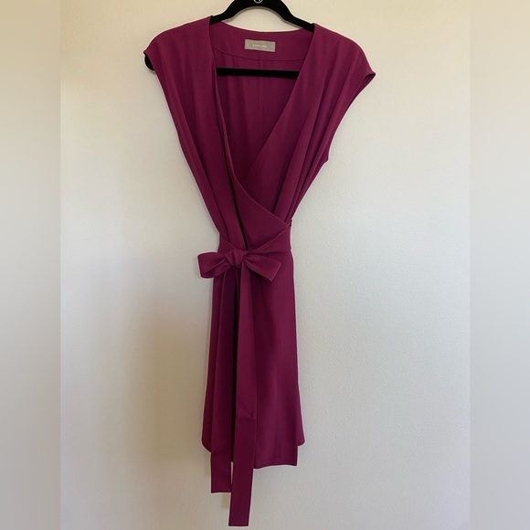 Everlane Japanese GoWeave Mini Wrap Dress in Berry, Size 2 - Picture 1 of 5
